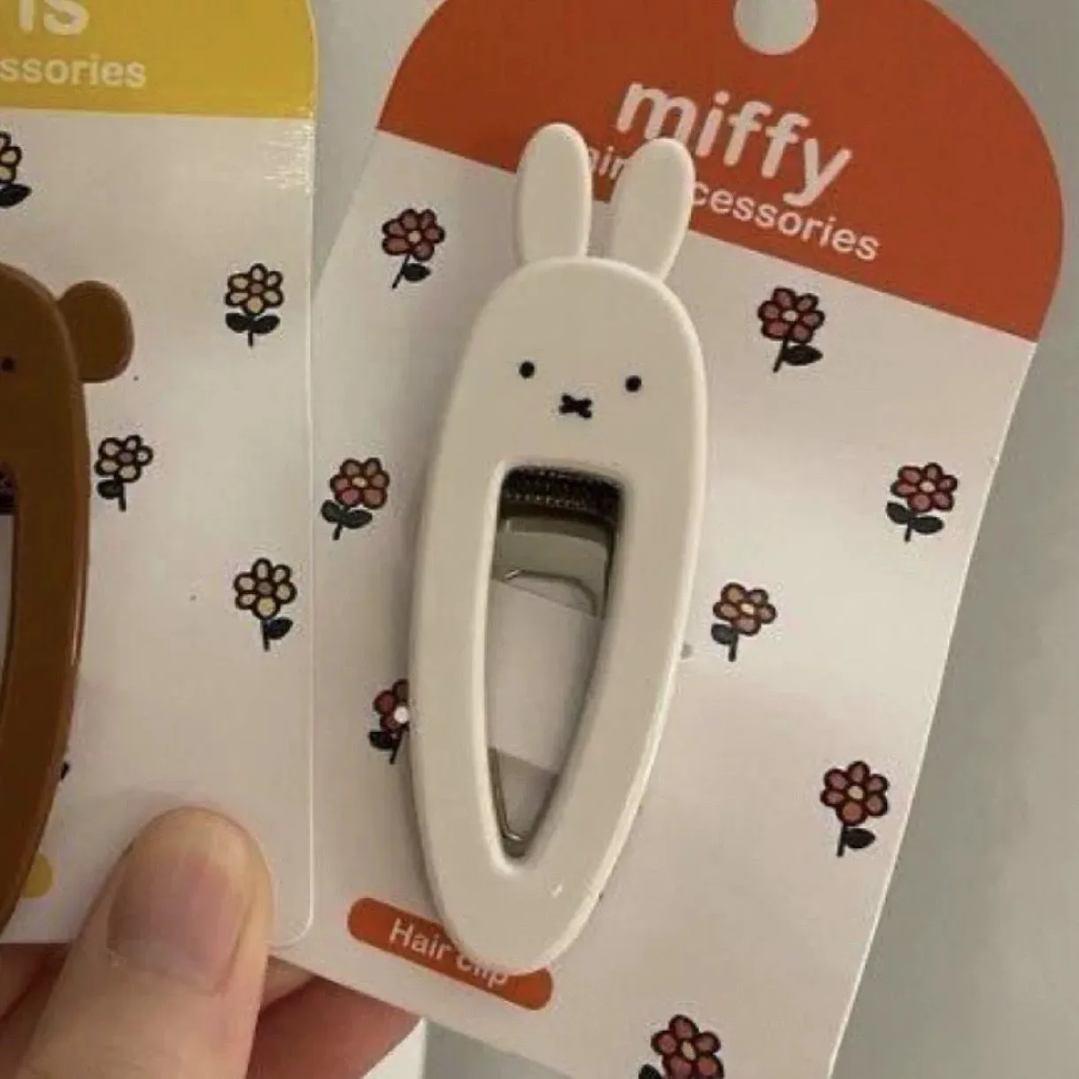 ミッフィーのウサギのヘアクリップ。かわいらしくておしゃれなヘ - Embroidery Reddit のレビューと価格