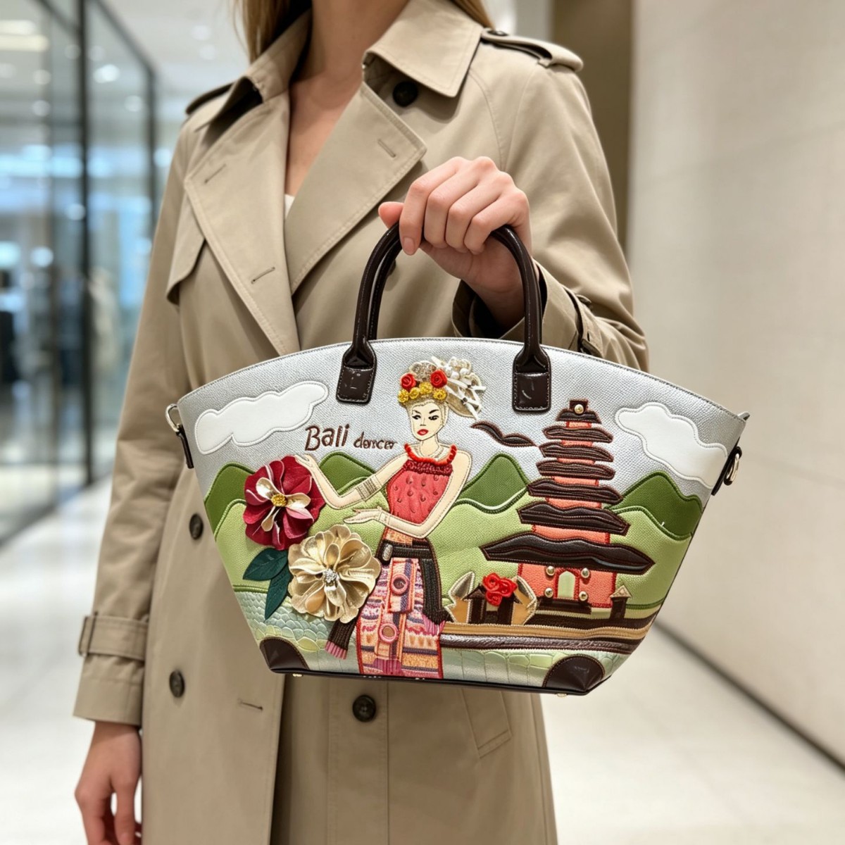 バリの踊り子をテーマにした、クリエイティブな3D刺繍が施され - Embroidery Bali のレビューと価格