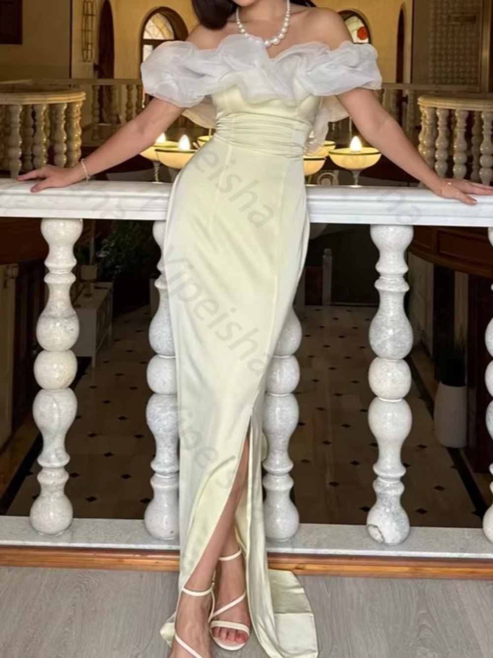 オーダーメイドのイエローのサテン製イブニングドレス。オフショ - Embroidery Yellow Dress のレビューと価格