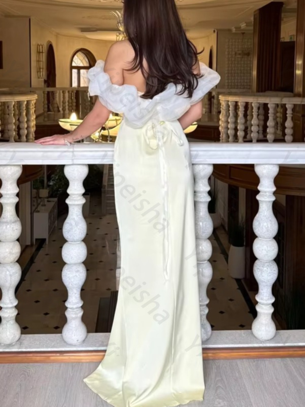 オーダーメイドのイエローのサテン製イブニングドレス。オフショ - Embroidery Yellow Dress のレビューと価格